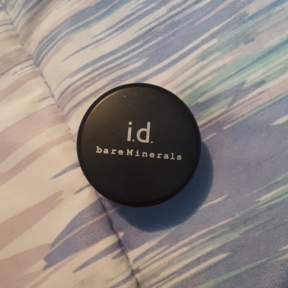 Powder eye shadow